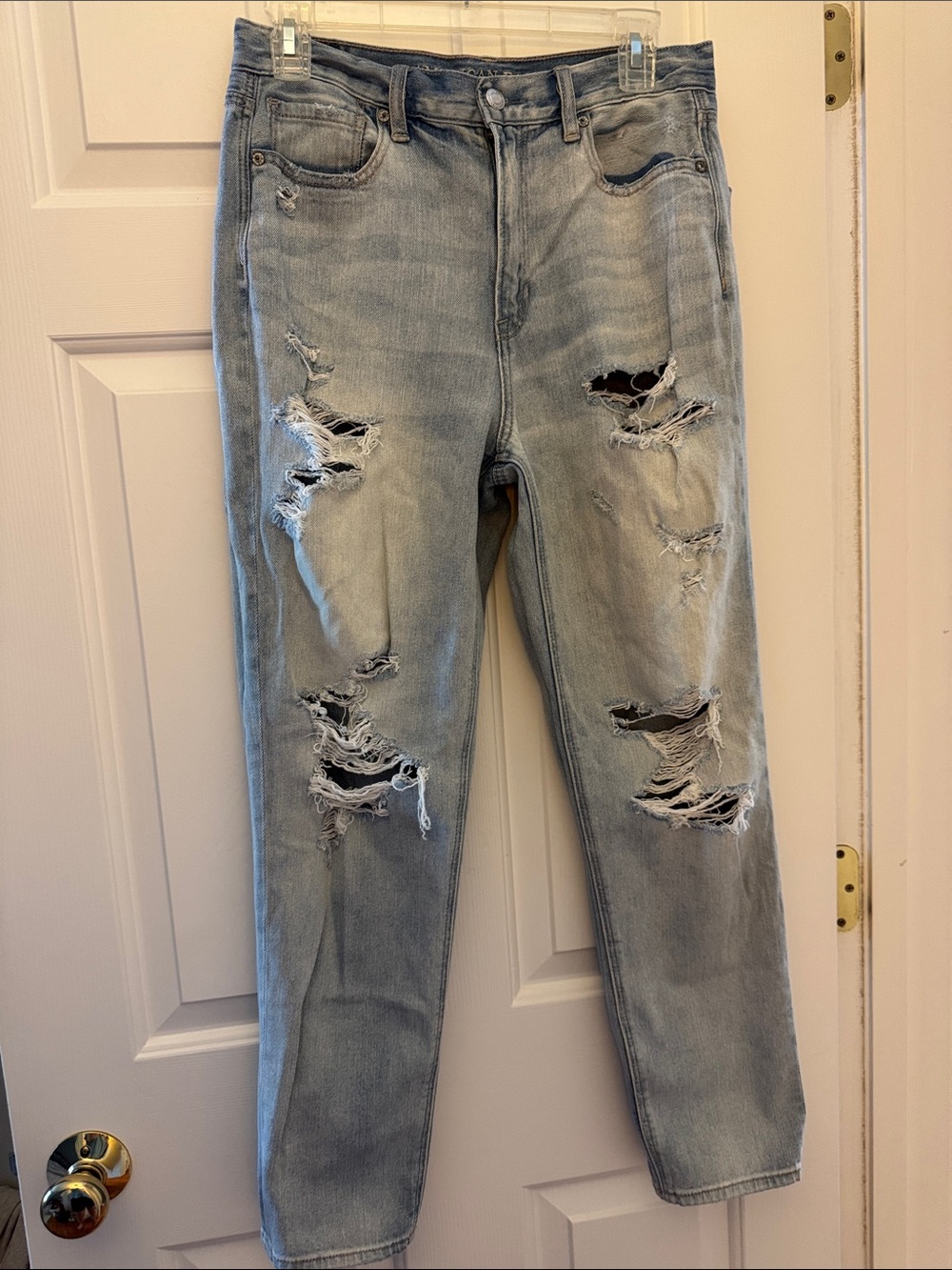 American Eagle Outfitters Light Blue Ripped Boyfriend Jeans